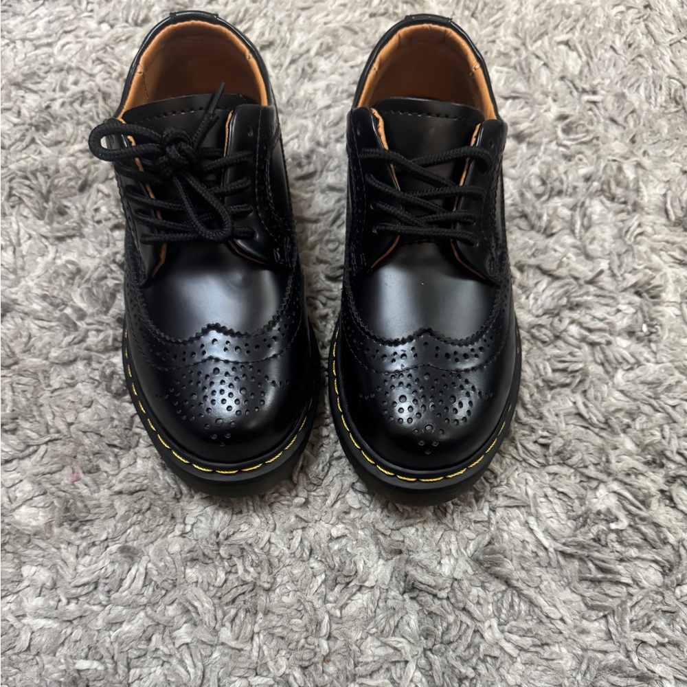Black Leather Lace-Up Brogue Shoes - Classic Style